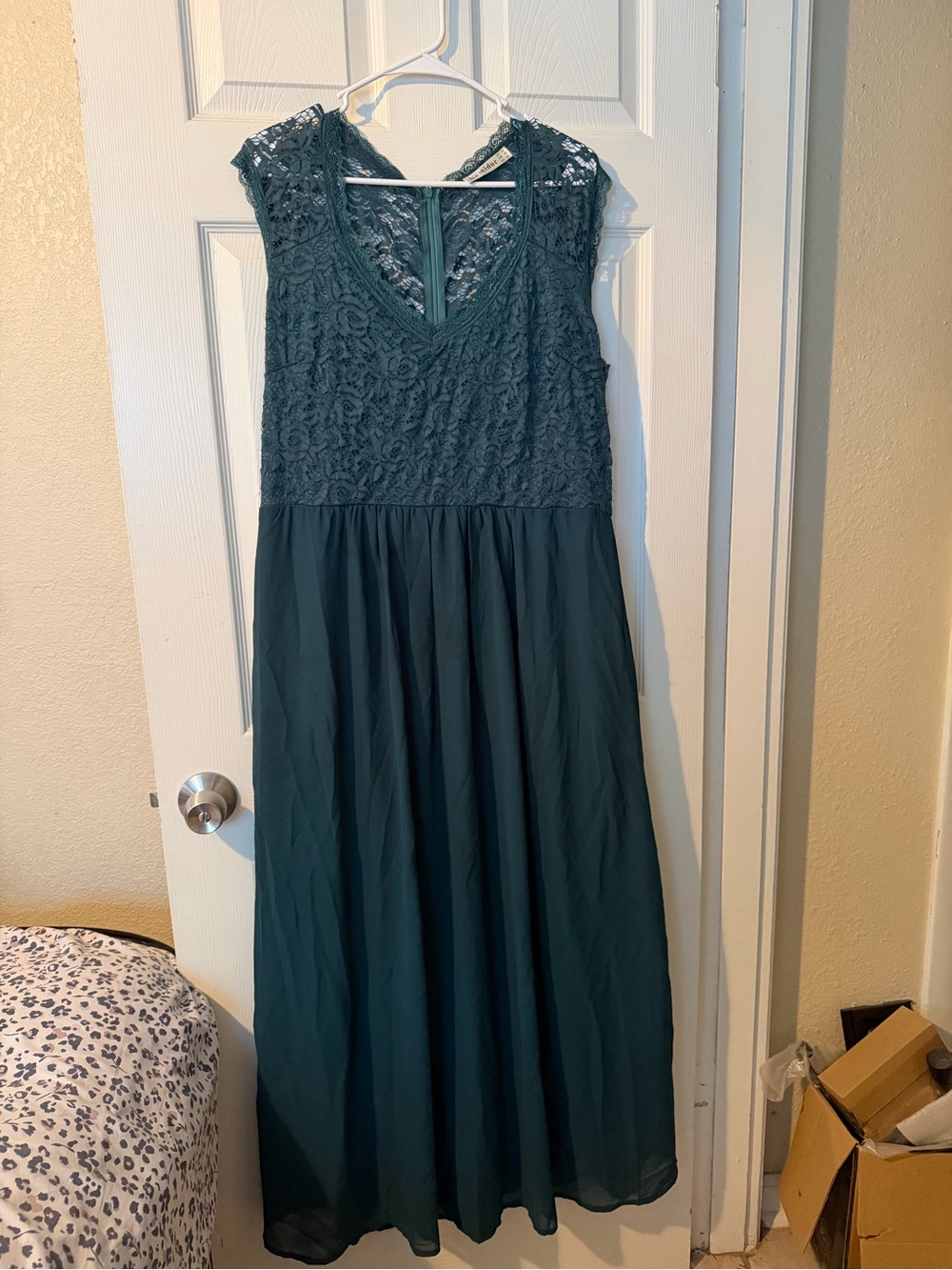 V-Neck Lace Bodice Maxi Dress in Hunter Green